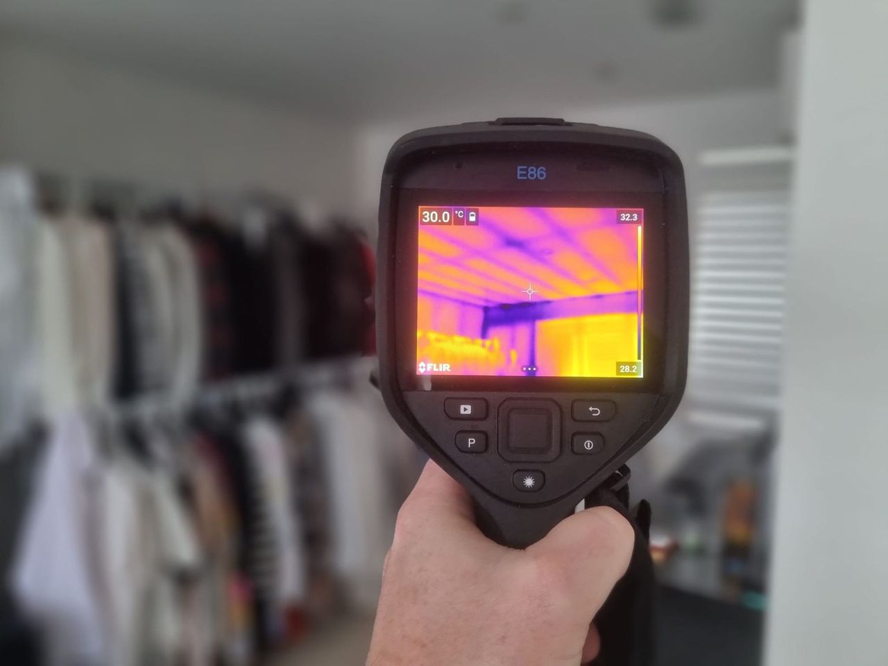 thermal scanner in wardrobe